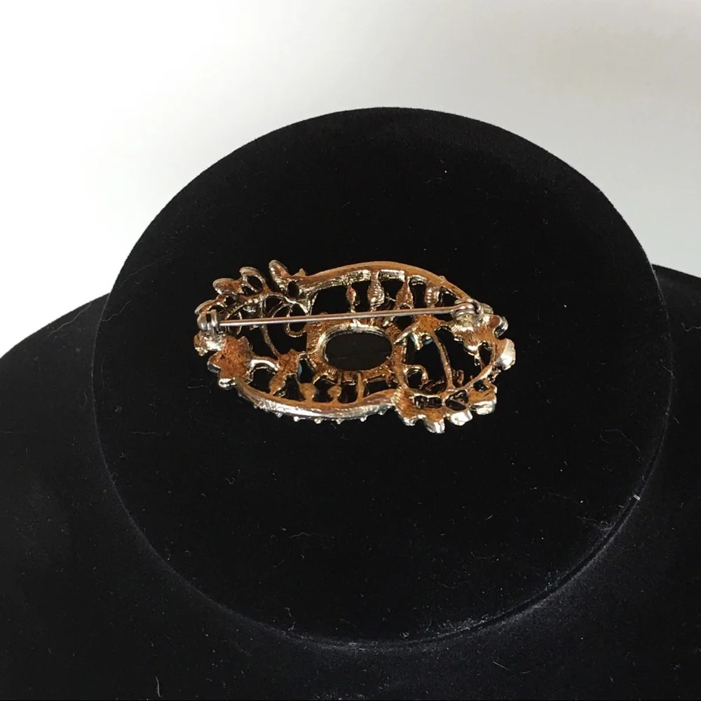N/A elegant gold